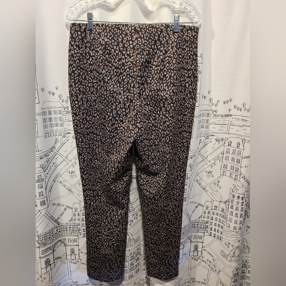 EUC Leopard Fabulously Slimming by Chicos Ankle Pants Size 1 - Picture 5 of 5
